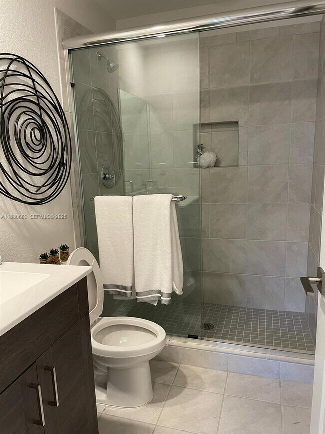 Building Photo - 2423 SE 11th St