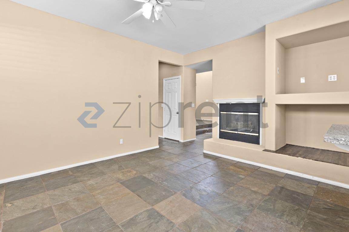 Building Photo - 2455 Silver Sunrise Ln