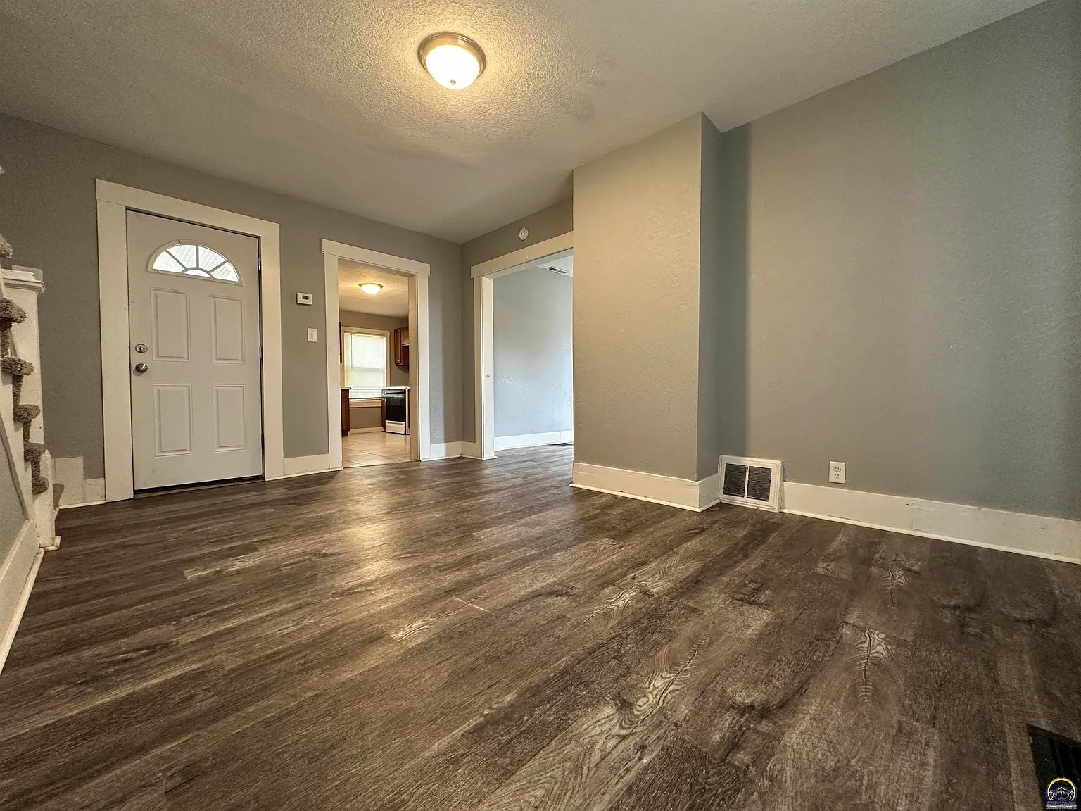 Building Photo - 3839 SW Sena Dr