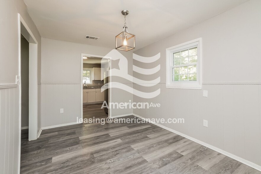 Building Photo - 933 Tyler St