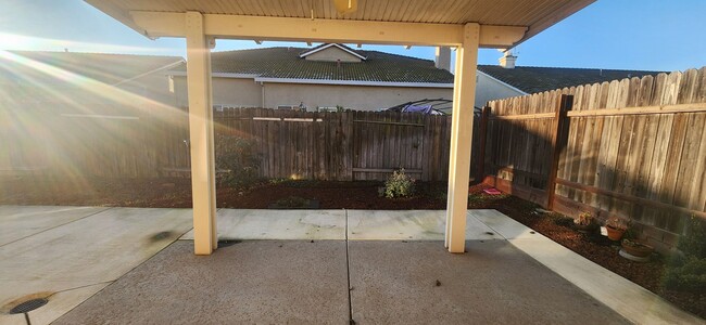 Building Photo - Large single story 4bd/3bath home in Elk Grove!!!