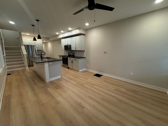 Building Photo - 1234-1236-1236 Summit St