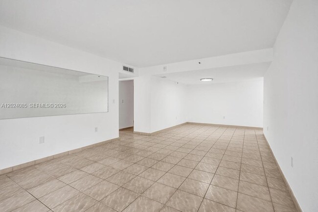 Building Photo - 1623 Collins Ave