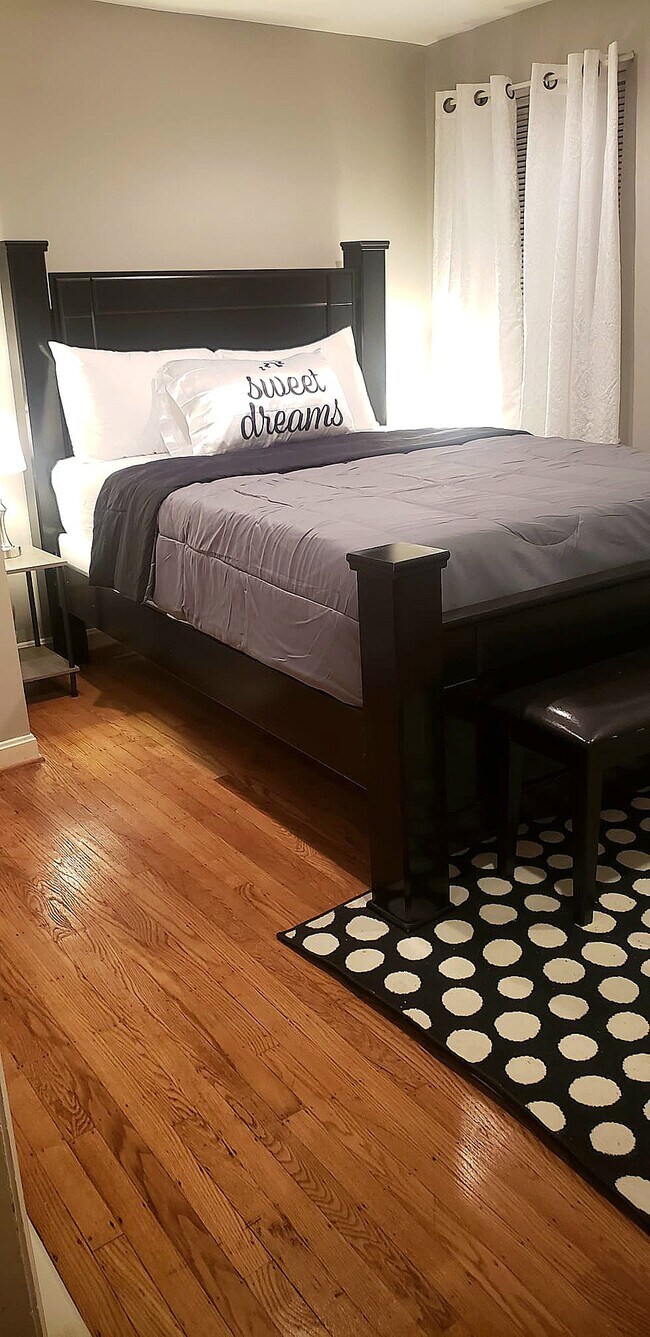 Building Photo - 310 Folcroft St