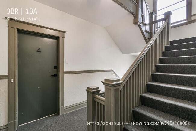 Building Photo - 903 E 14th Ave