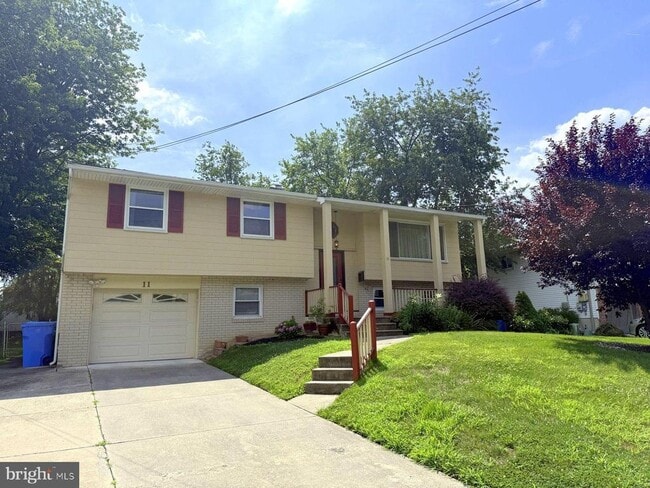 Primary Photo - 11 Knollwood Dr