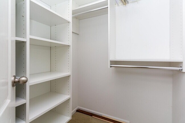 Building Photo - 1093 Fairways Blvd