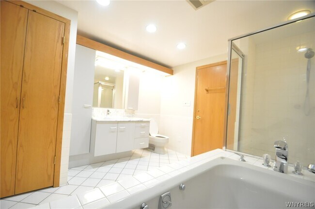 Building Photo - 40 Waterfront Cir