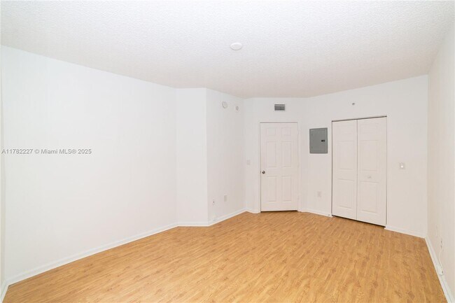 Building Photo - 17150 N Bay Rd