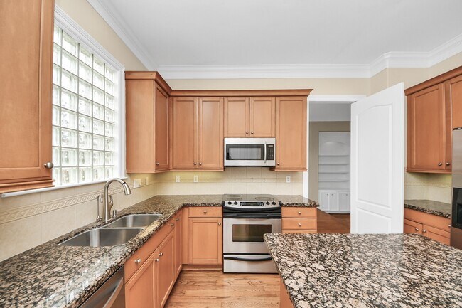 Building Photo - 2930 Brompton Square Dr