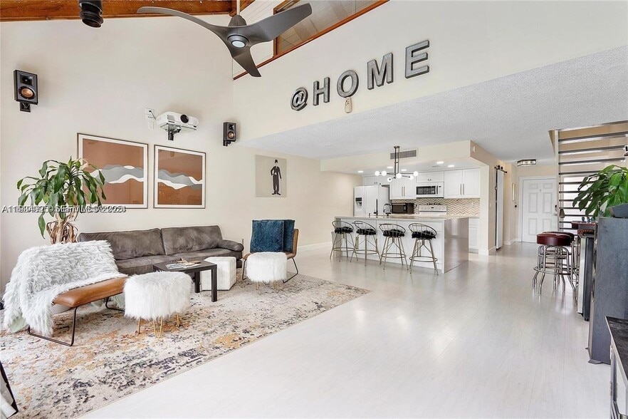 Building Photo - 1281 W Fairway Rd