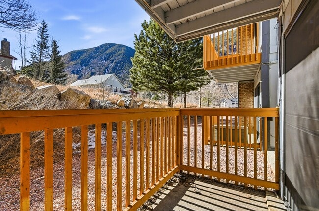 Building Photo - 1901 Clear Creek Dr