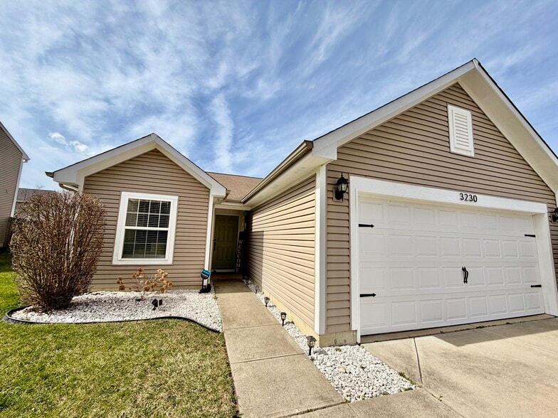 Building Photo - 3230 Monterey Dr