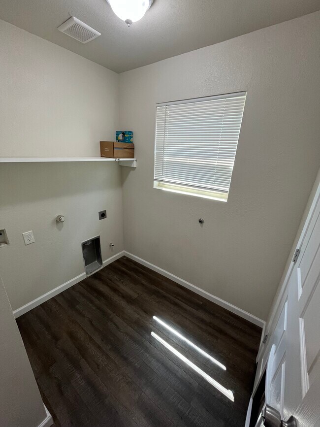 Washer & Dryer Hookups - 1717 Tisinger Ave