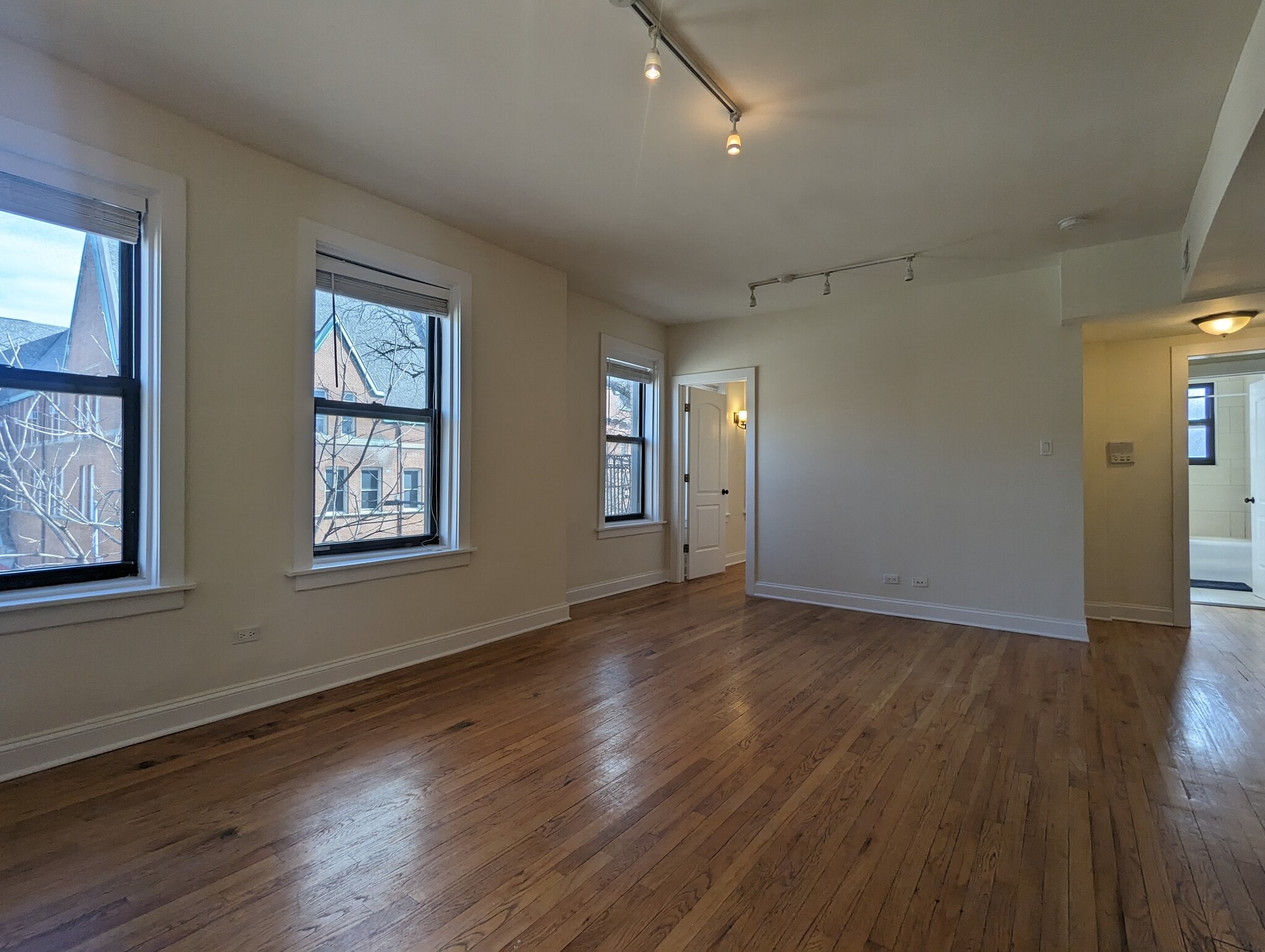 Building Photo - 4032 N Ashland Ave