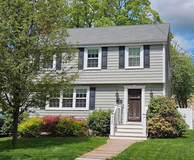 Primary Photo - 126 Waverley St