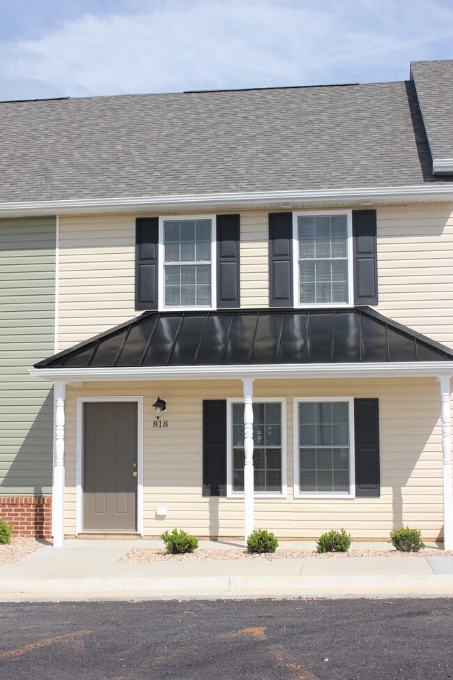 Building Photo - 816 Carson Cir