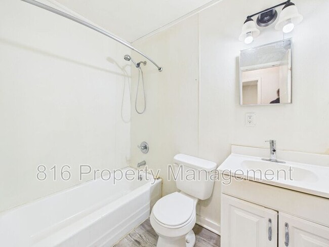 Building Photo - 405 E Culton St