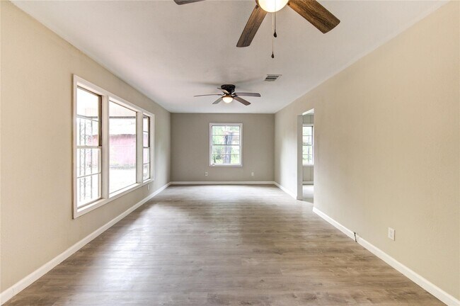 Building Photo - 808 TX-393 Loop