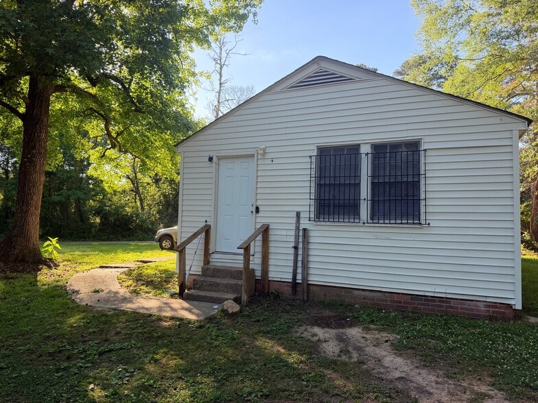 Building Photo - 3740 Hines Ave