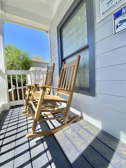 Building Photo - 633 Parsons St SW