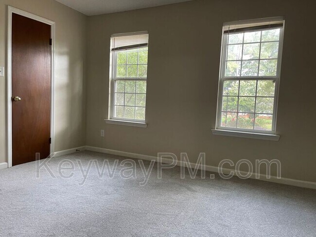 Building Photo - 2412 Deodara Dr