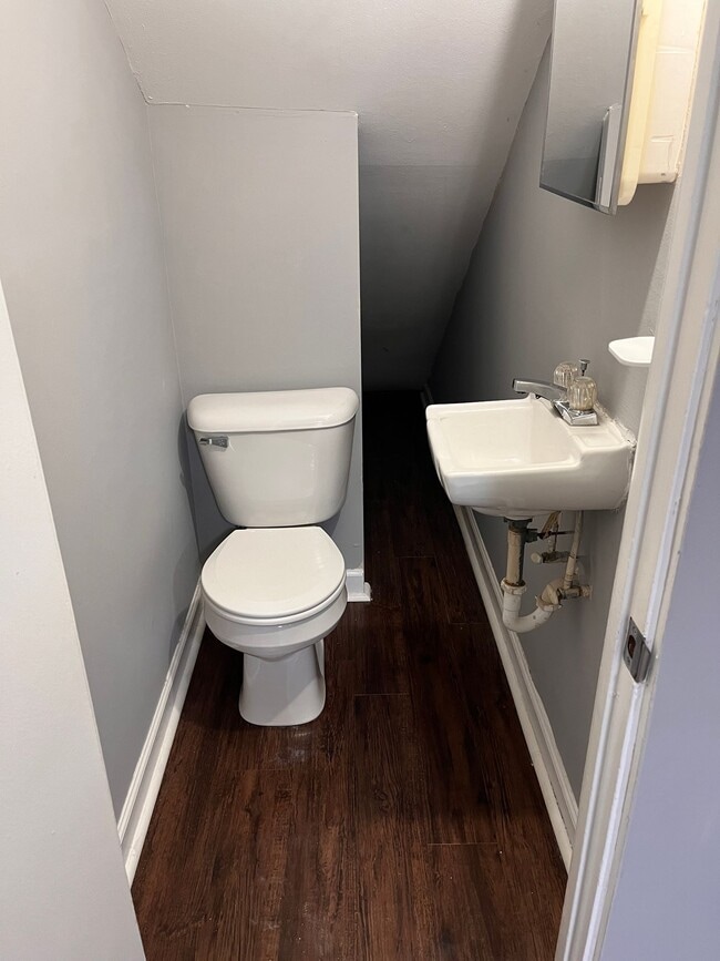 Building Photo - Moreland Drive Apartments