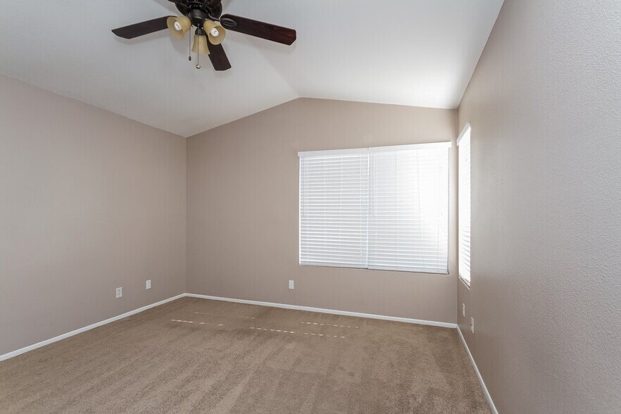 Building Photo - 60 Fantasia Ln