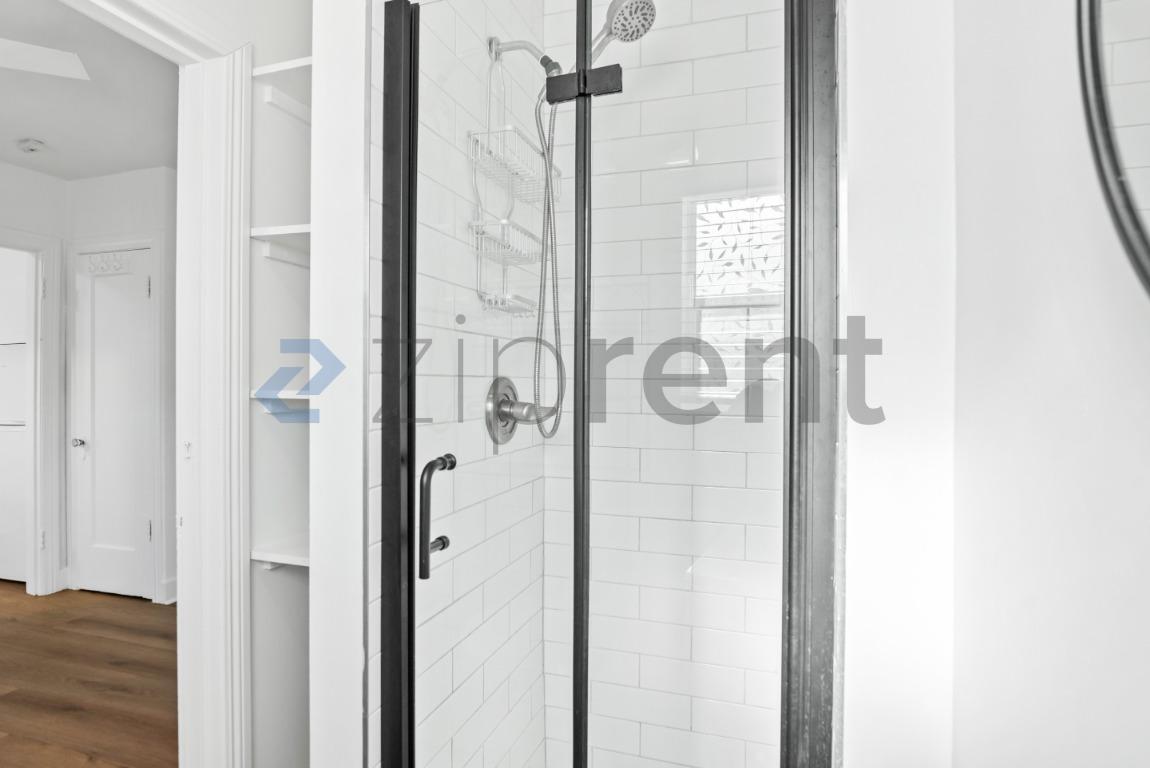 Building Photo - Unit 1