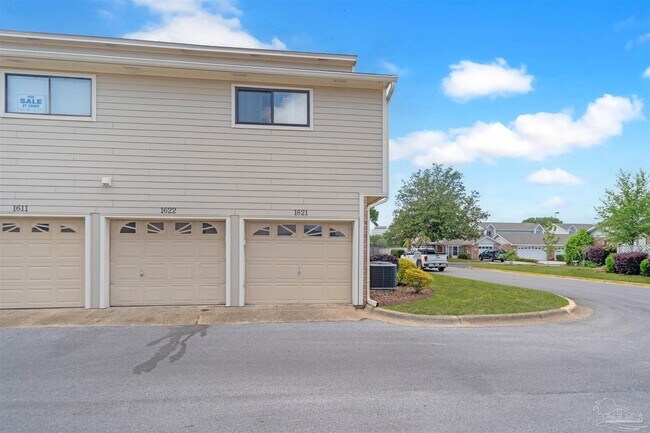 Building Photo - 5001 Grande Dr