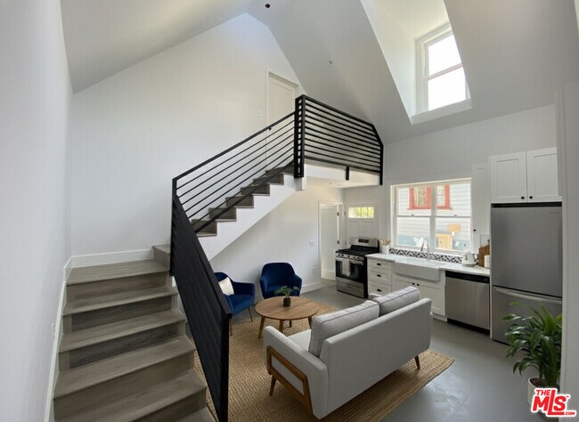 Building Photo - 1301 W 22nd St