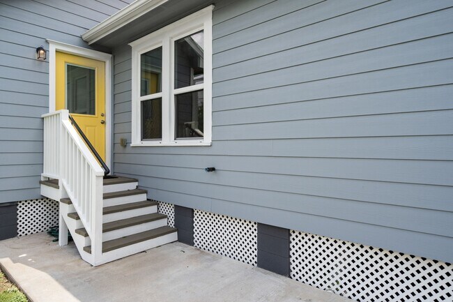 Building Photo - 502 Dell Ct