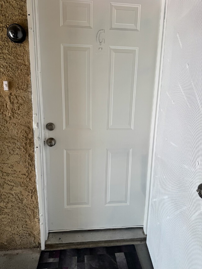 Building Photo - 3 Bed / 2 Bath Apartment Available for rent- East Las Vegas