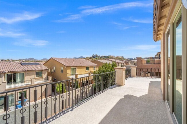 Building Photo - Fabulous Home with NexGen Sutie!