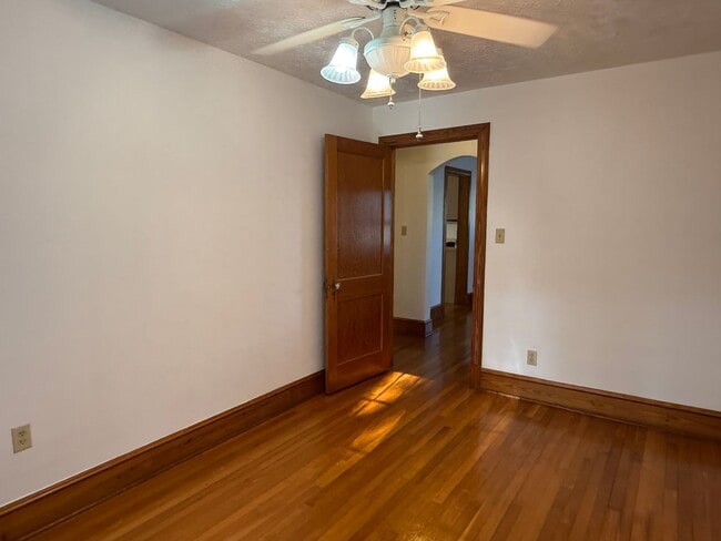 Building Photo - One Level Home! 3or 4 bedroom 1 bath with extra-large den, garage and extra storage on almost an ...