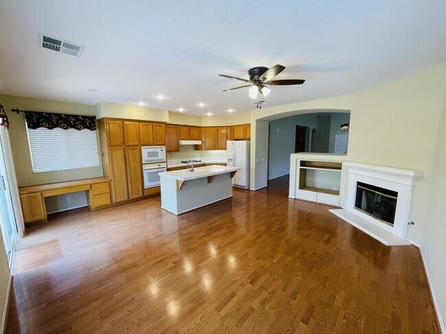 Building Photo - 30962 Crystalaire Dr