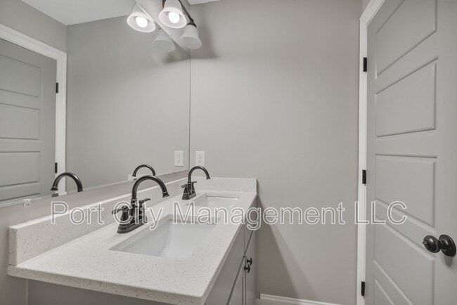 Building Photo - 504 S Milton Ave