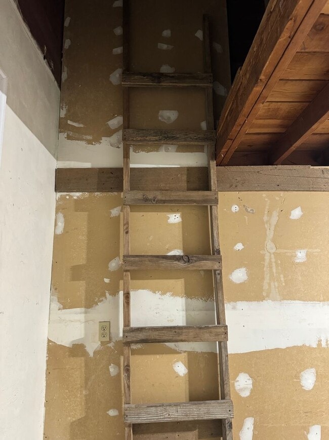 Building Photo - Fully updated 2 bed 1 bath single story duplex in a great location!