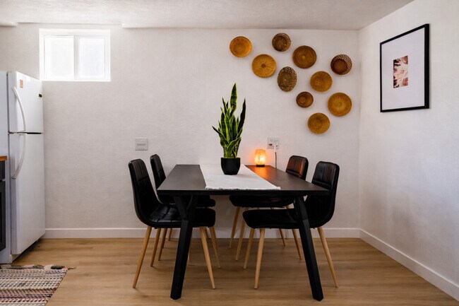 Building Photo - 170 E 100 N