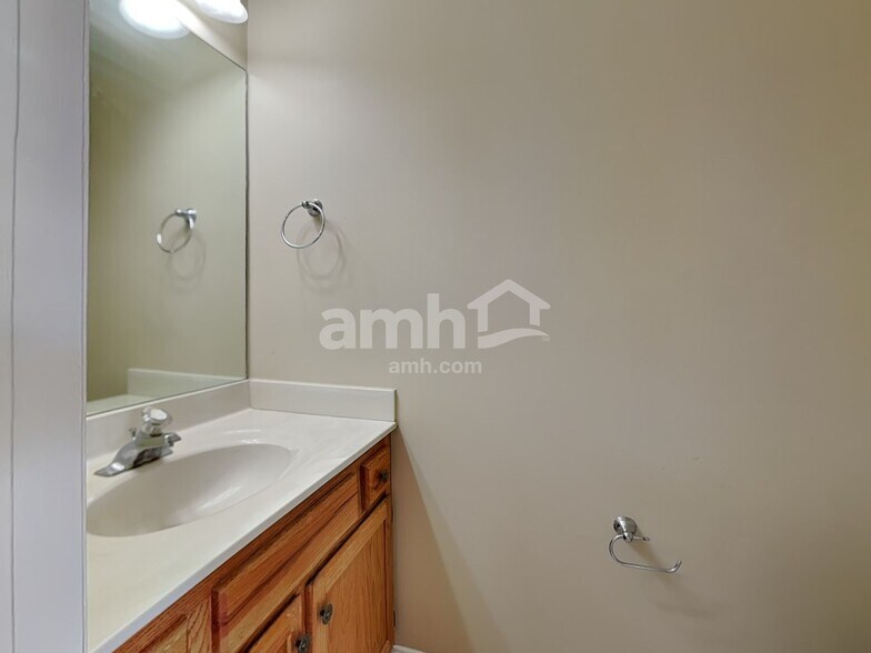 Building Photo - 1813 Bell Tower Cir