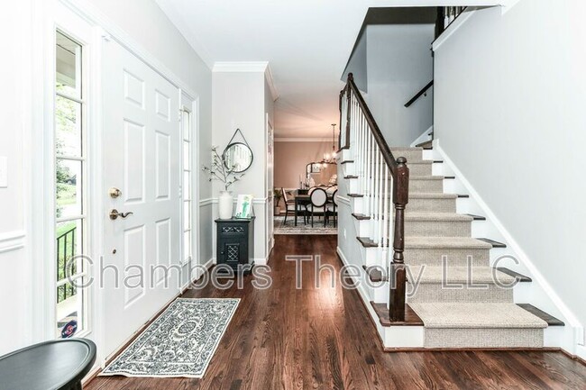 Building Photo - 6866 Melrose Dr