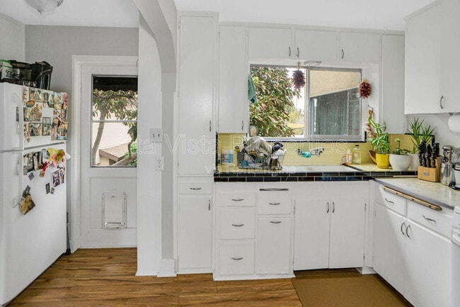 Building Photo - 4546 Brighton Ave