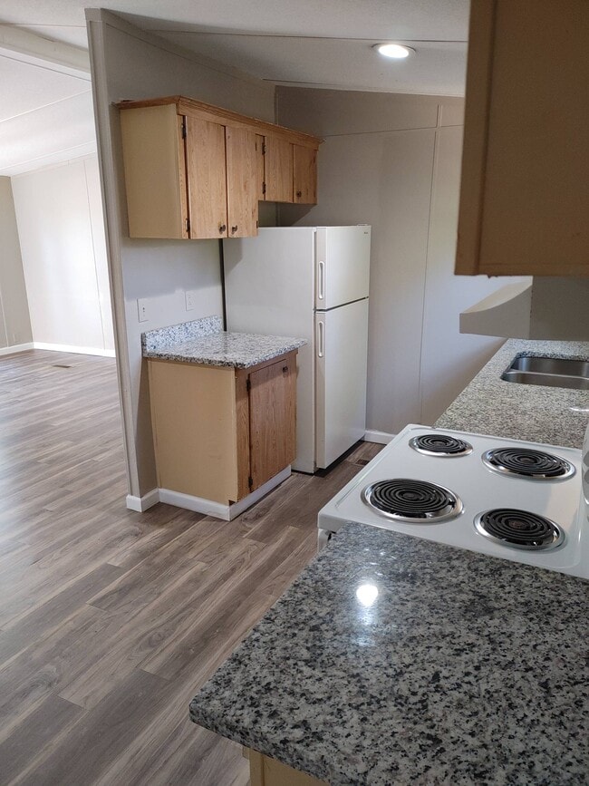 Building Photo - 30 Cambridge Dr