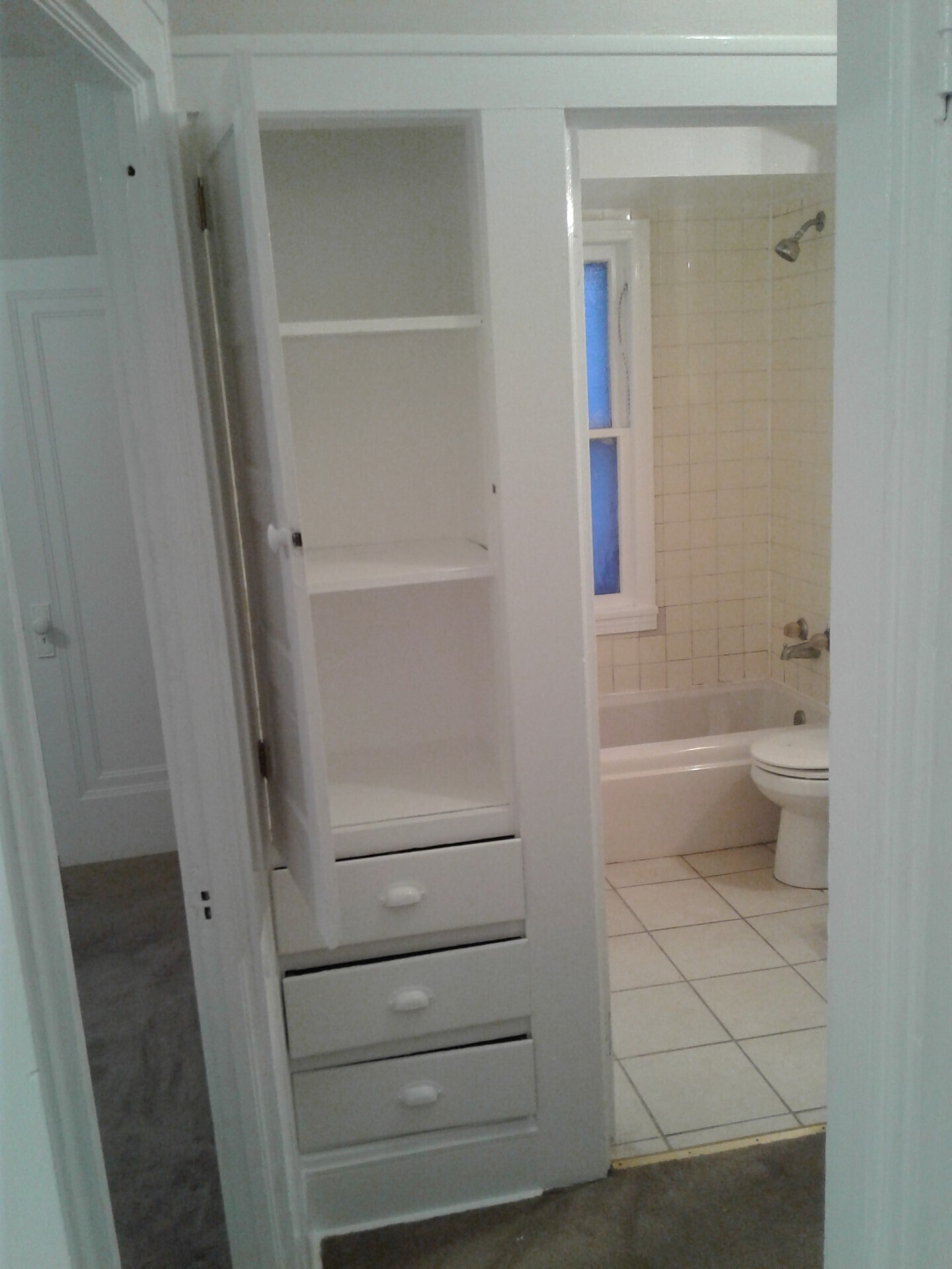 Building Photo - 1673 Victoria Ave