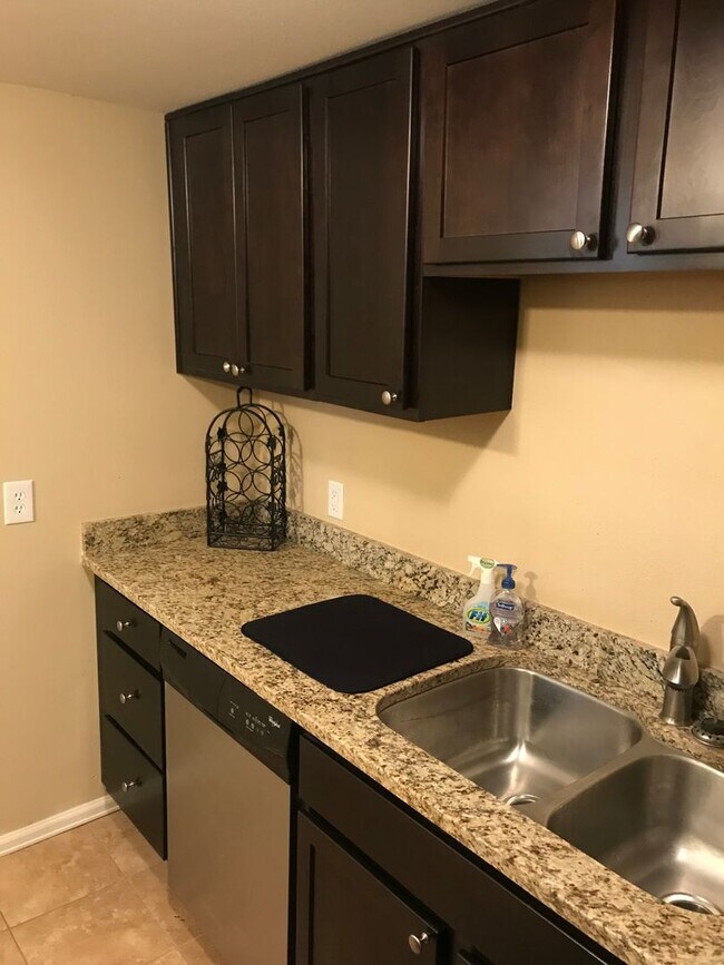 Building Photo - Reed Drive