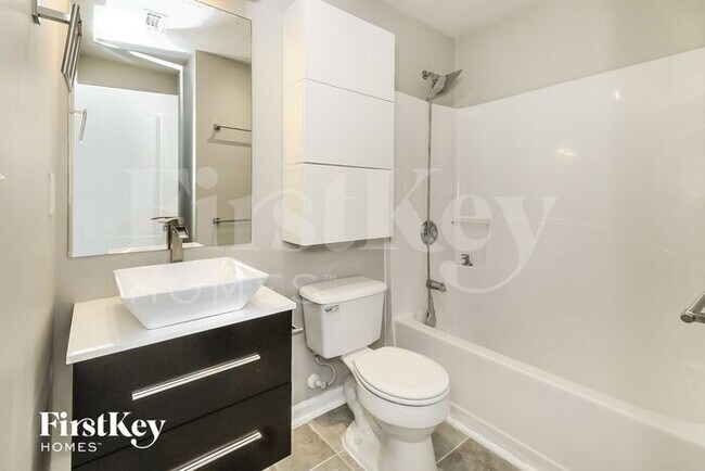 Building Photo - 117 River Pass Ct NE