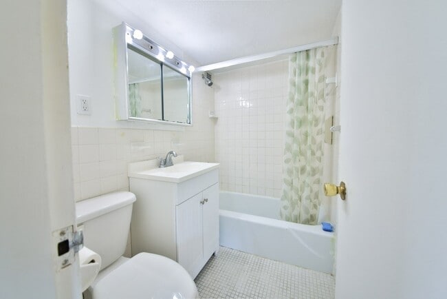 Building Photo - 6 Whittier Pl