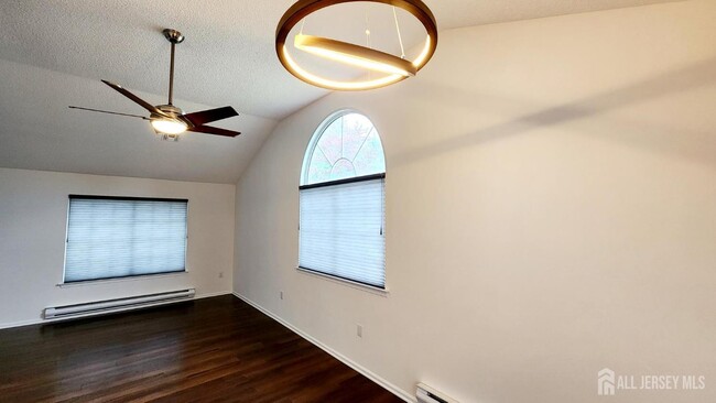 Building Photo - 838C Vail Rd