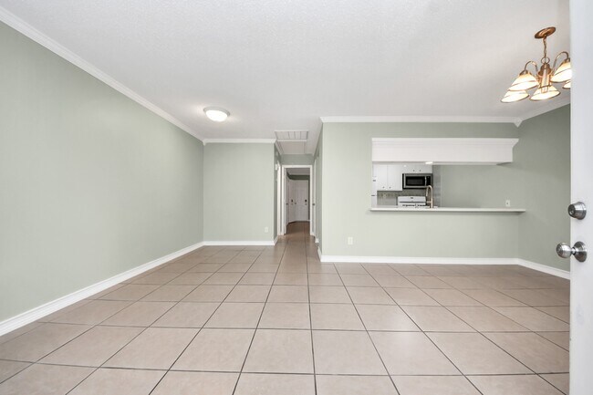 Building Photo - 44 W Tri Oaks Ln