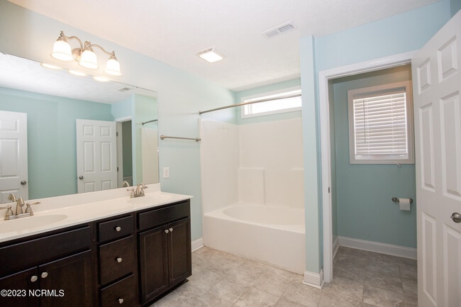 Building Photo - 111 Lightwater Dr